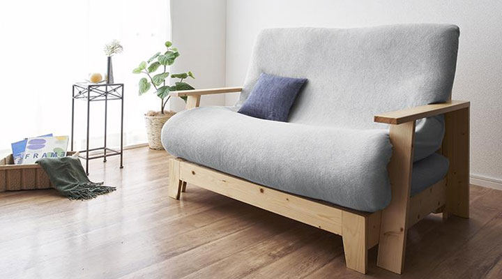 リビングが明るくなる木目家具。