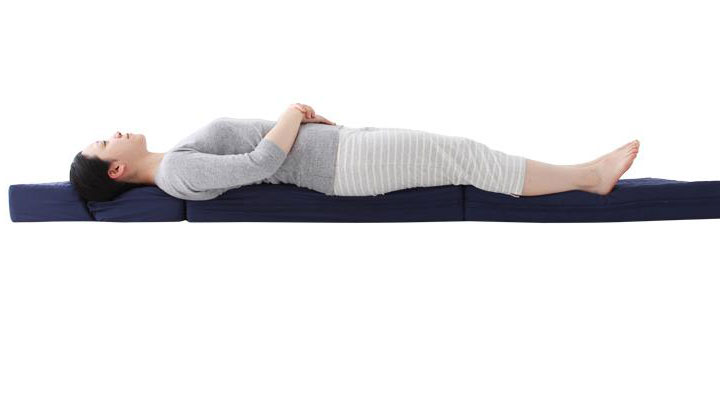 跳ね返す力で睡眠時に体全体を支えます。